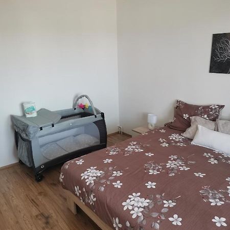 Apartman Varea Liznjan Ngoại thất bức ảnh