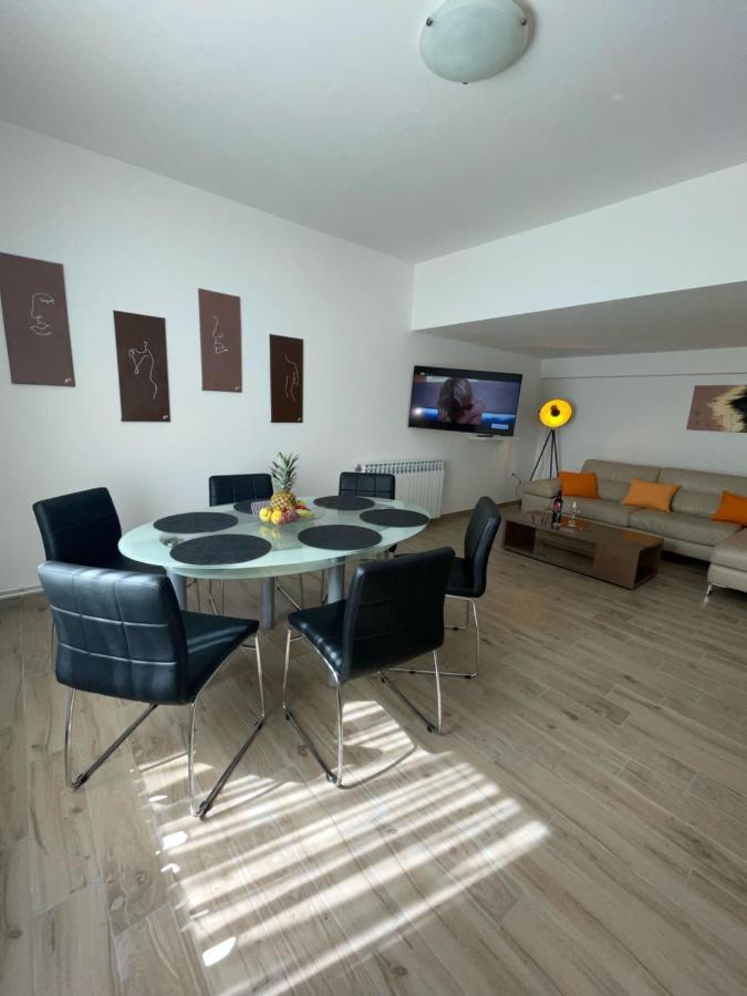 Apartman Varea Liznjan Ngoại thất bức ảnh