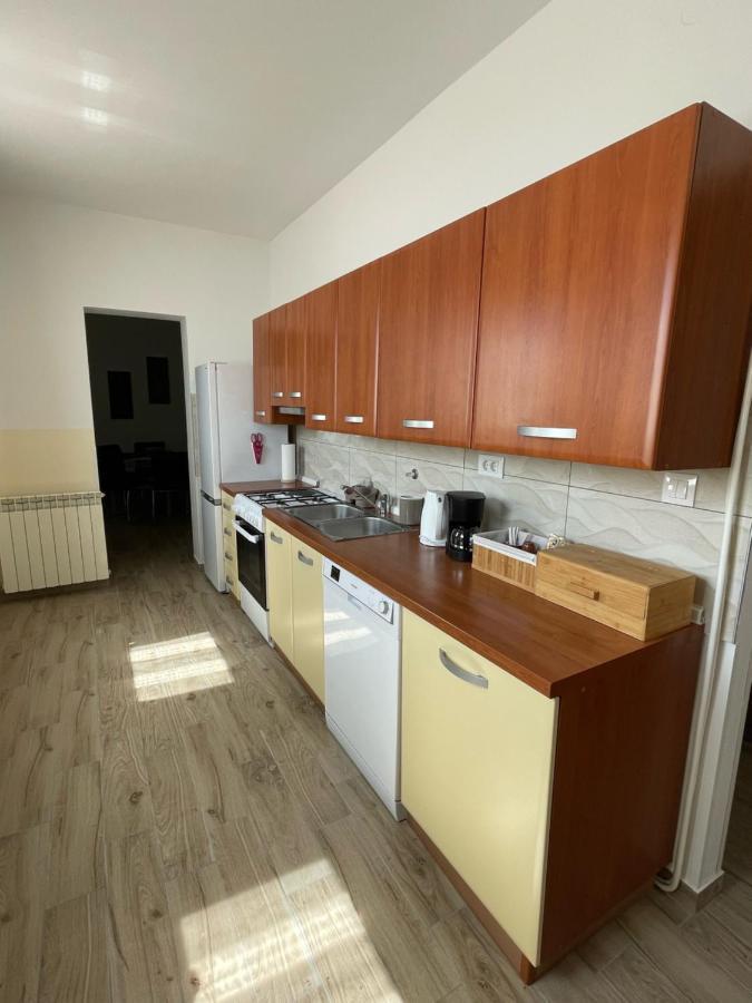 Apartman Varea Liznjan Ngoại thất bức ảnh