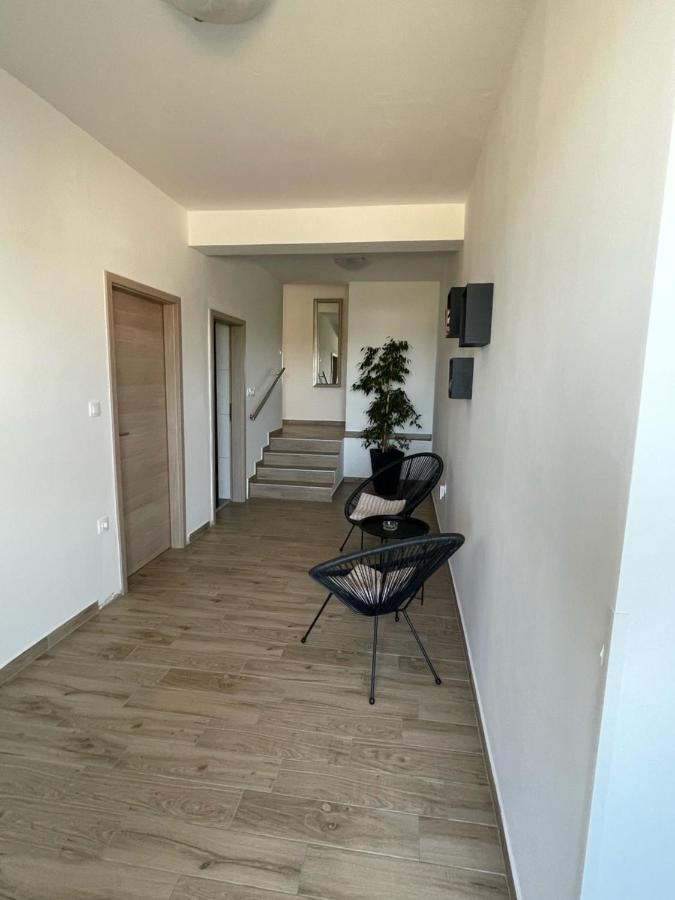 Apartman Varea Liznjan Ngoại thất bức ảnh