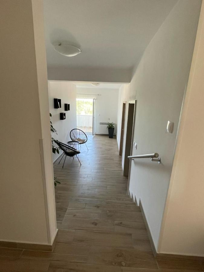Apartman Varea Liznjan Ngoại thất bức ảnh